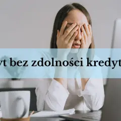 Zmartwiona osoba z rękami na twarzy, nad nią napis "Kredyt bez zdolności kredytowej?".