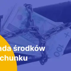 Portfel z pieniędzmi spięty łańcuchem symbolizuje blokadę środków na rachunku bankowym jako zabezpieczenie.