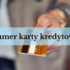 Dłoń trzyma kartę kredytową, na której widnieje napis "Numer karty kredytowej".
