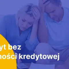 Para zmartwiona rachunkami. Szukają rozwiązania, jakim może być kredyt gotówkowy bez zaświadczeń o dochodach.