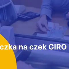 Szybka pożyczka na czek GIRO bez sprawdzania baz. Dłoń podaje banknoty przy kasie.
