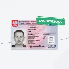 Dowód osobisty Jana Kowalskiego z zieloną naklejką "ZASTRZEŻONY". Dowiedz się, jak zablokować dowód osobisty w razie zgubienia lub kradzieży.
