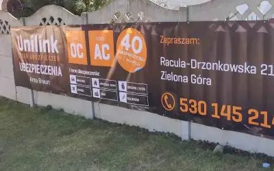 Baner reklamowy firmy ubezpieczeniowej Unilink z informacjami o OC, AC i innych ubezpieczeniach.