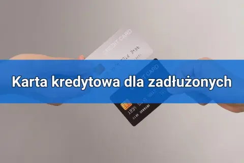 Dwie karty kredytowe, jedna biała, druga czarna, w dłoniach. Tekst: "Karta kredytowa dla zadłużonych".