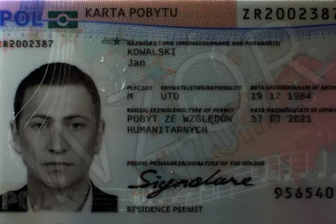 Karta pobytu Jana Kowalskiego, seria ZR2002387, wydana ze względów humanitarnych.