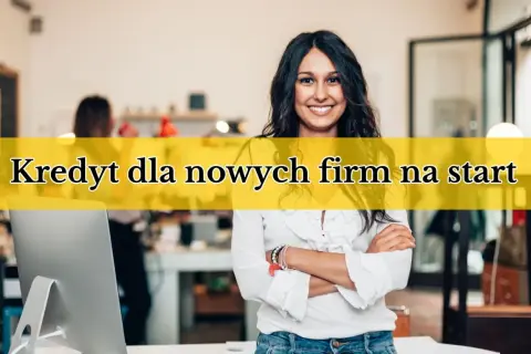 Uśmiechnięta kobieta w biurze, z rękami skrzyżowanymi na piersi. Nad nią żółty pas z napisem: "Kredyt dla nowych firm na start".