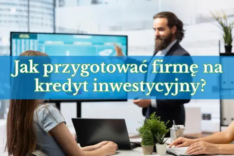 Biznesmen tłumaczy pracownikom, jak przygotować firmę na kredyt inwestycyjny.