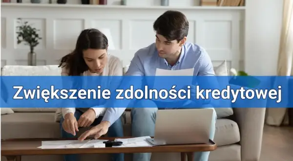 Para analizuje dokumenty, by dowiedzieć się, jak zwiększyć zdolność kredytową.