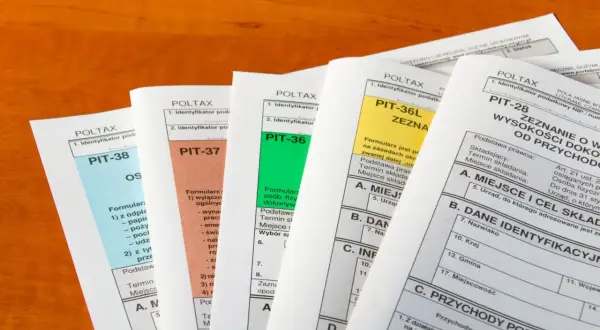 Jakie PIT wybrać dla becikowego: 11 czy 37? Uniknij błędów w zgłoszeniu