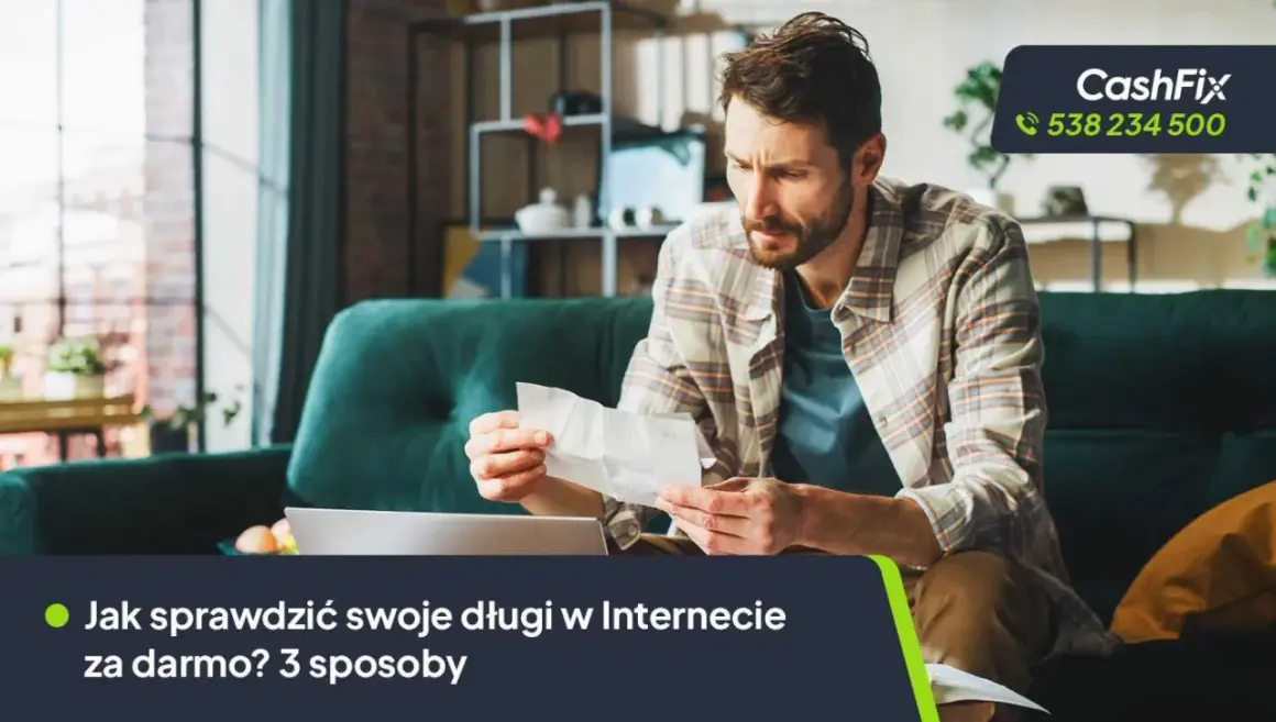 Mężczyzna siedzi na kanapie i czyta dokument. Obok logo CashFix.
