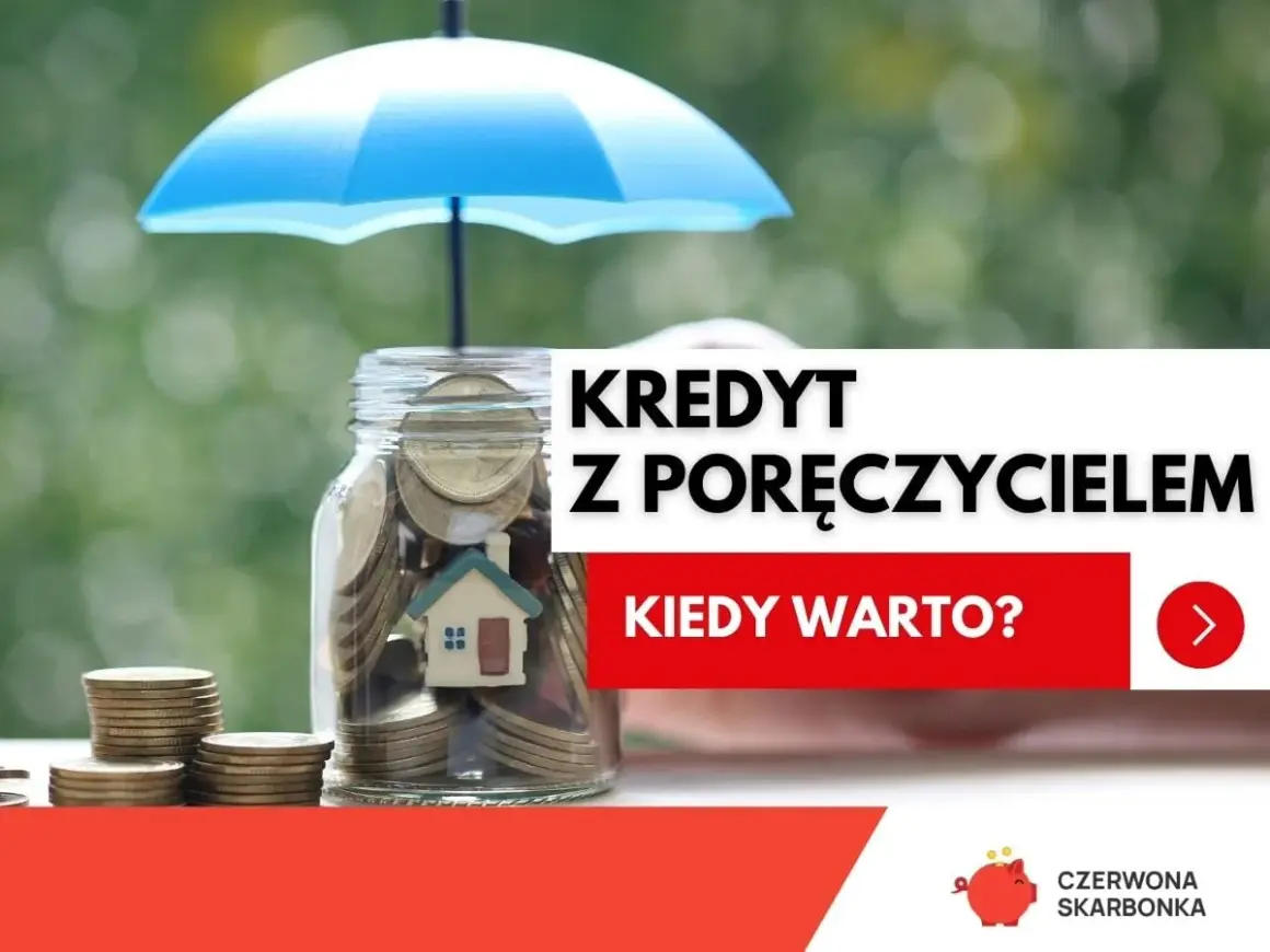 Skarbonka z domkiem i monetami pod parasolem symbolizuje bezpieczeństwo finansowe. Tekst "Kredyt z poręczycielem" sugeruje, że to rozwiązanie może pomóc w osiągnięciu stabilności.