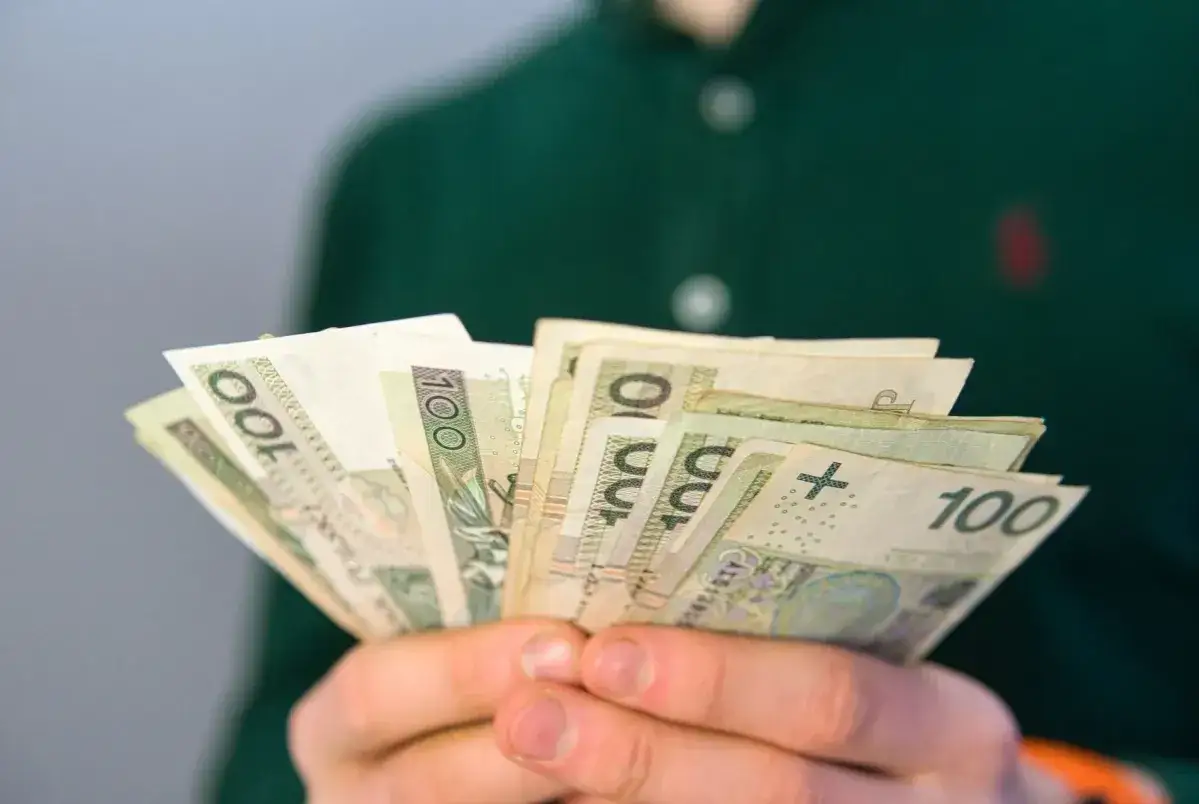 Zdjęcie Ile można zarobić bez umowy? Sprawdź limity i konsekwencje